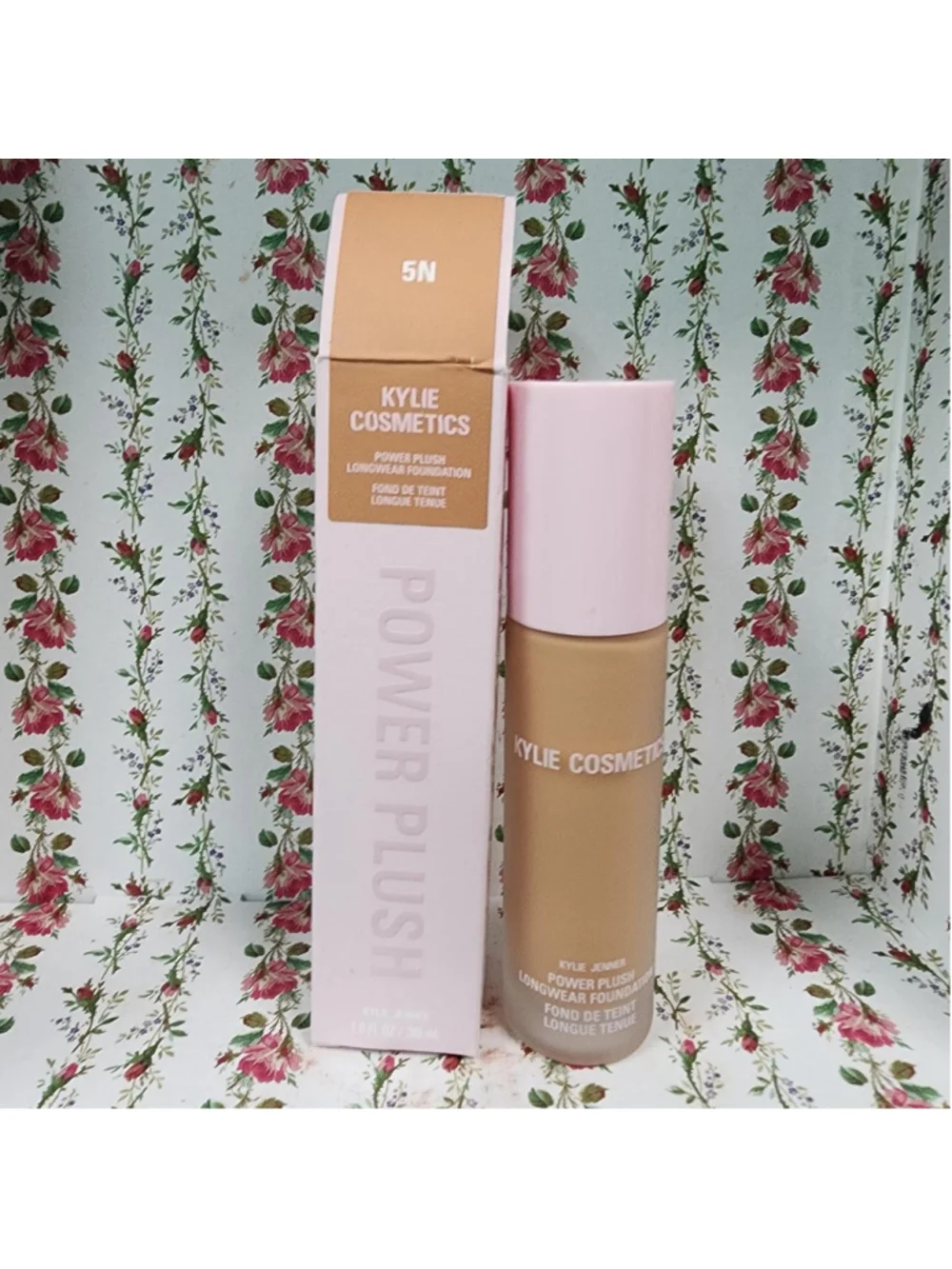Kylie Cosmetics Power Plush Longwear Foundation in shade 5N #kylie #foundation